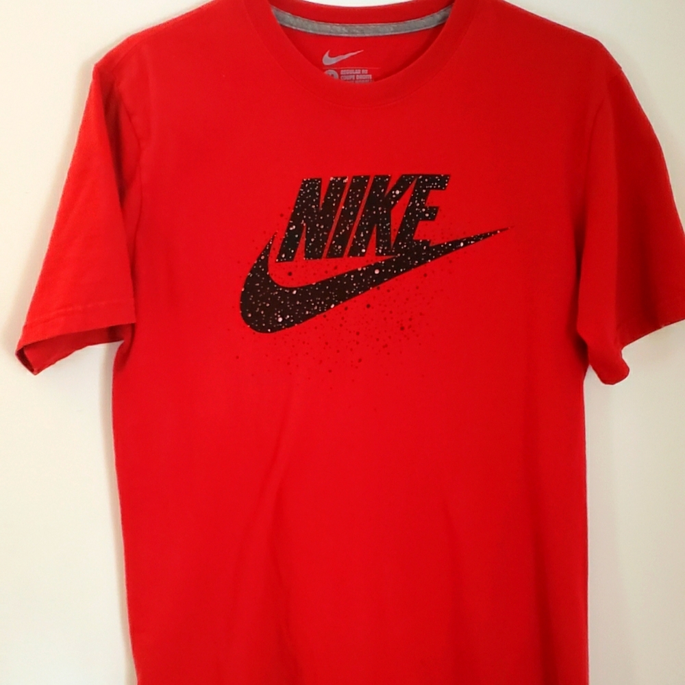 Rare nike elephant print tee